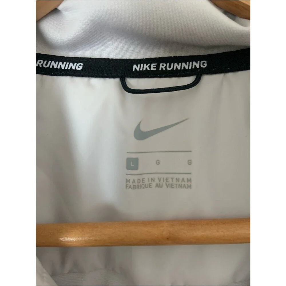 Nike essential filled